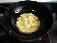 好吃的土豆青椒炒膏蟹做法图解3)