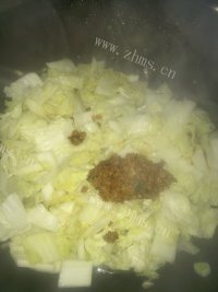 家常菜炒白菜做法图解6)