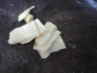 诱人的玉米排骨汤做法图解3)