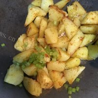 色香味俱全的孜然土豆做法图解8)