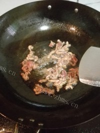 可口的洋葱炒肉做法图解4)