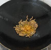 美味的榨菜肉丝拌面做法图解5)