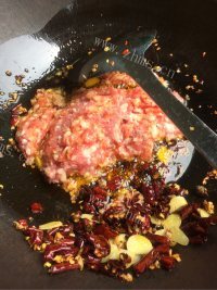 家常菜酸豇豆炒肉末做法图解9)