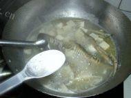 营养丰富的泥鳅豆腐汤