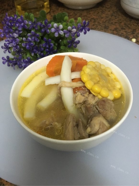 椰子煲鸡腿汤