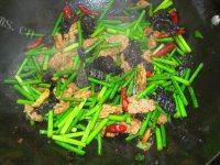 「DIY美食」蒜苔炒肉做法图解14)