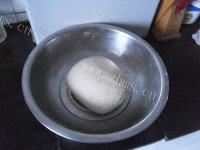 香鲜至极的葱油发面饼做法图解3)