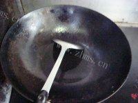 「美味可口」青豆虾仁做法图解7)