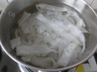 常吃不腻的凉拌拉皮做法图解4)