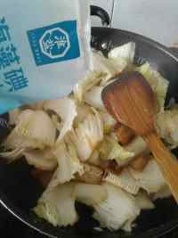美味的白菜粉丝汤做法图解11)