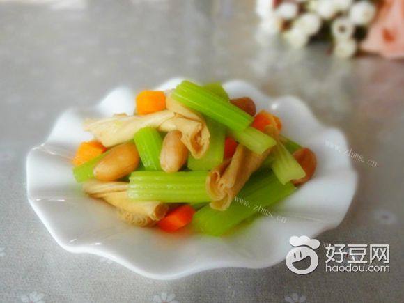 芹菜花生