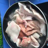 自制肉皮冻做法图解1)