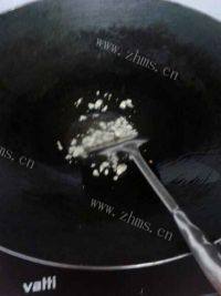 家常菜瘦肉炒丝瓜做法图解2)