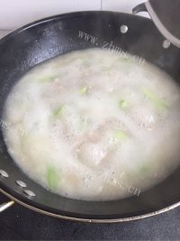 美味的丝瓜肉片汤做法图解8)