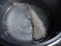 好吃的蒜苔炒五花肉做法图解3)
