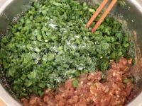 美味猪肉韭菜馅水饺做法图解5)