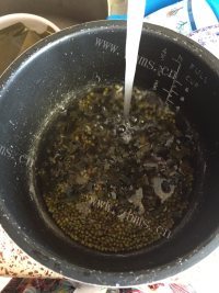 美味的海带绿豆糖水做法图解3)