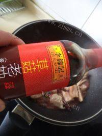 家常蒜薹红烧肉做法图解6)