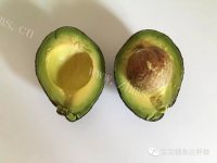 香甜牛油果香蕉土司卷做法图解3)