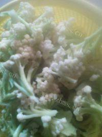 家常菜有机花菜炒肉片做法图解2)