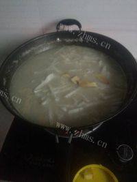 美美厨房之鲫鱼萝卜汤做法图解6)