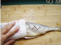 家常菜酱烧黄花鱼做法图解3)