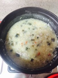 五味俱全的皮蛋瘦肉粥做法图解9)