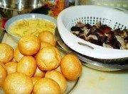 喷香的香菇烧面筋做法图解1)