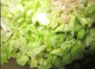 口感丰厚的包菜鸡蛋饺子做法图解2)