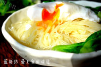 美味的鸡蛋青菜面