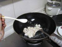 自制麻辣豆腐做法图解7)