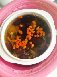 美味的炖乌鸡做法图解9)