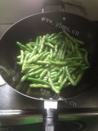 家常菜干煸四季豆做法图解4)