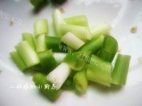 家常菜尖椒鸡蛋做法图解2)