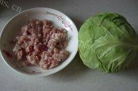 家常菜肉末卷心菜做法图解1)