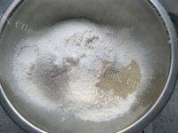 自己做的葱香苏打饼做法图解2)