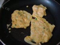 自己做的金针菇蛋饼做法图解6)