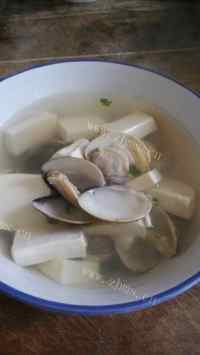 色泽不错的花蛤豆腐汤