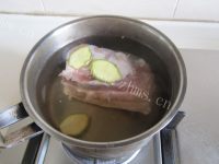 开胃的酸豆角回锅肉做法图解1)