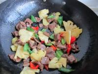 家常菜菠萝炒牛肉