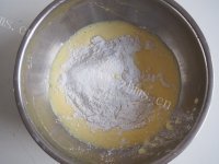 爱的礼物圣诞蛋糕做法图解3)