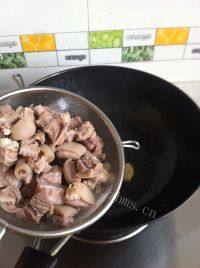 #特色美食#羊肉炖萝卜做法图解6)