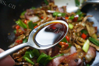 自制笋干炒熏腊肉做法图解18)