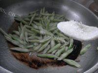 家常菜豆角炒鸡蛋做法图解7)