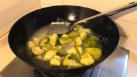 香气浓郁的土豆炖茄子做法图解6)