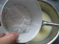 自己做的豆沙冰皮月饼做法图解4)