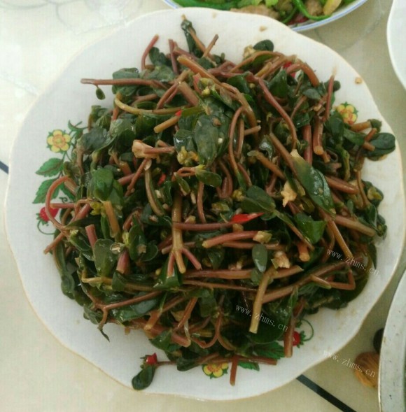 喷香的凉拌马齿苋