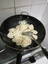 家常菜爆炒藕片做法图解4)