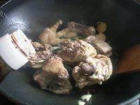 土豆鸡块炖豆角做法图解9)