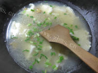 美味的鱼骨豆腐汤